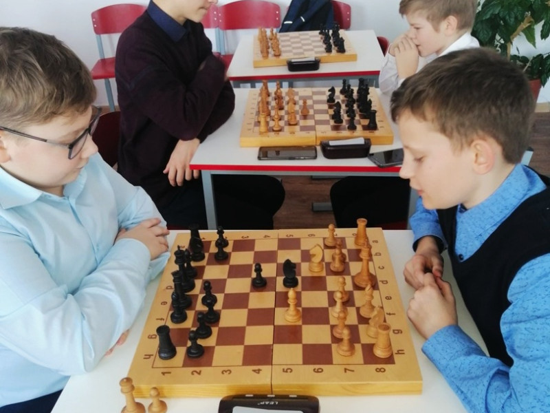 Шахматный и шашечный турниры среди 5-ых, 6-ых, 7-ых и 8-ых классов школы..